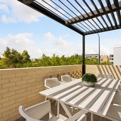 Salt Lane Home balcony
